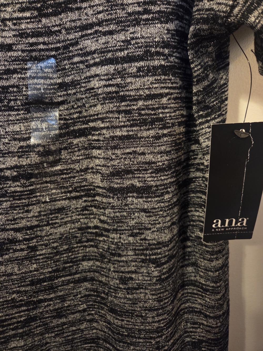 a.n.a Women’s Heathered Gray V-Neck Short Sleeve Top - Picture 3 of 7